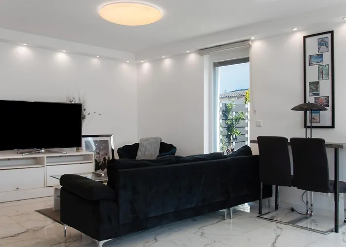 בית נופש Neubau 2 *